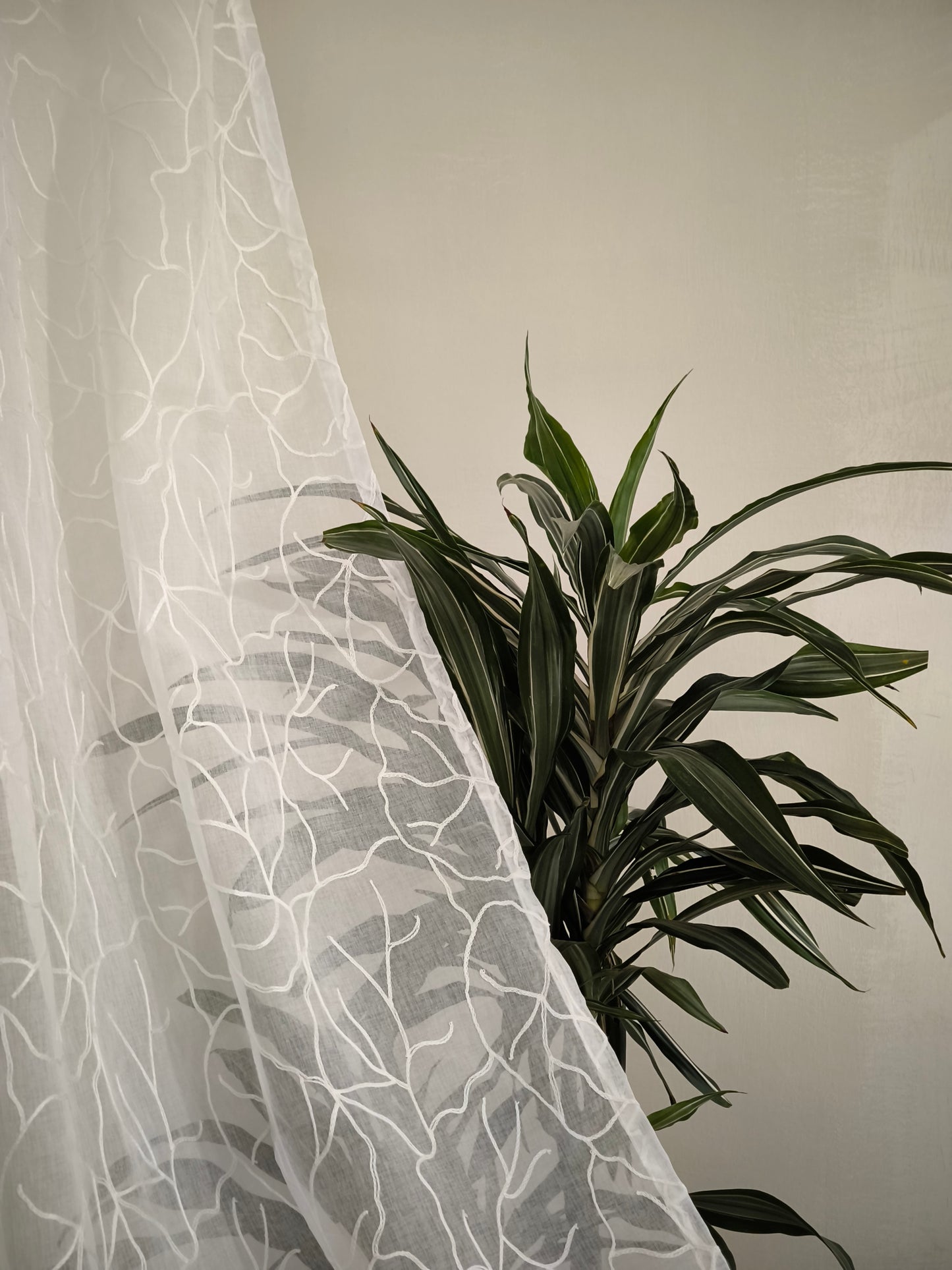 Tende trasparenti su misura con fettuccia arricciatenda-tessuto bianco con ricamo bianco-Adatta per Binari da 140/170 cm, Altezza da 180 a 279 cm-art.soffio di foglia bianco