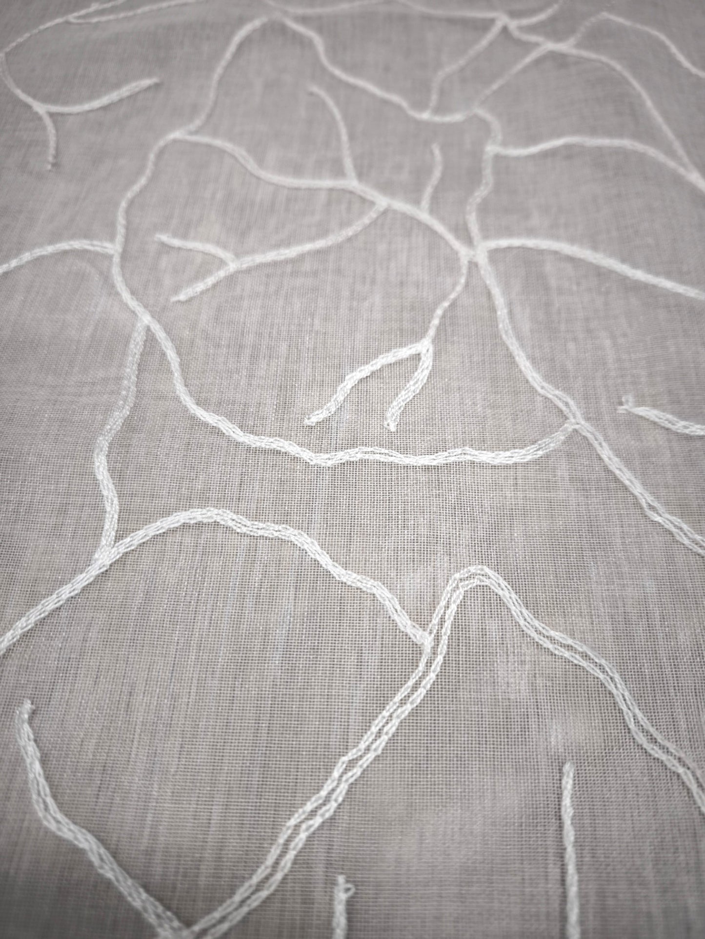 Tende trasparenti su misura con fettuccia arricciatenda-tessuto bianco con ricamo bianco-Adatta per Binari da 140/170 cm, Altezza da 180 a 279 cm-art.soffio di foglia bianco