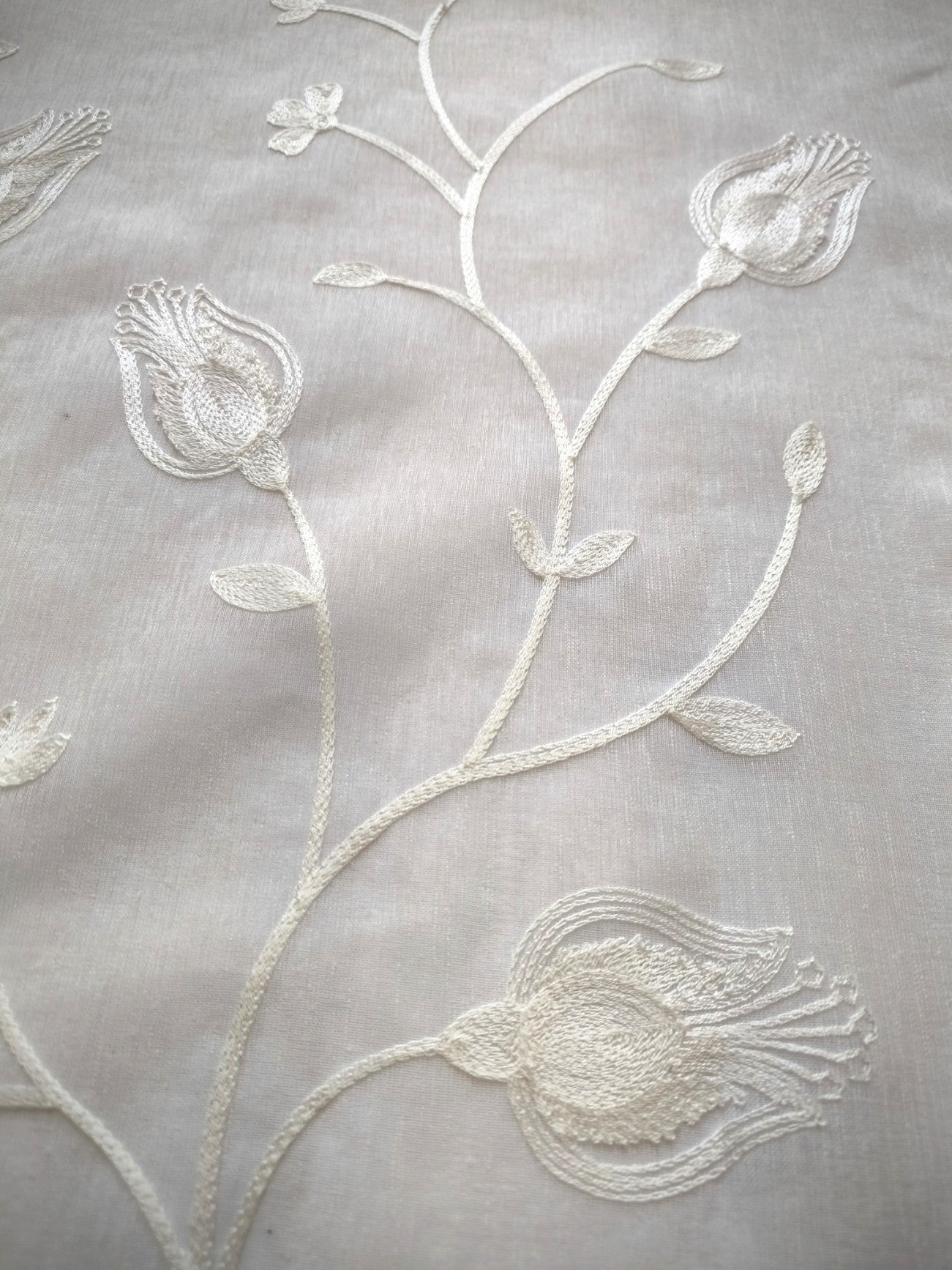 Tende su Misura con Fettuccia Arricciatenda- Tessuto Bianco Ricamato con Fiore, Adatta per Binari da 140/170 cm, Altezza da 180 a 280 cm -art.calla