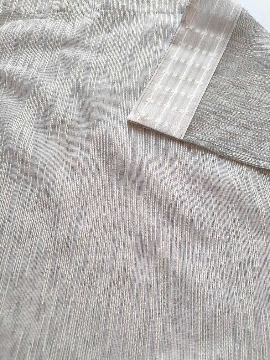 Tende su misura con fettuccia arricciatenda- tessuto colore grigio ricamato bianco, adatta per Binari da 140/170 cm, altezza da 180 a 281 cm - art.809