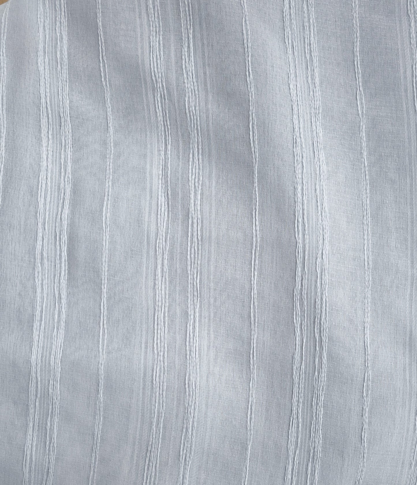 Tessuto con righe verticali colore grigio chiaro