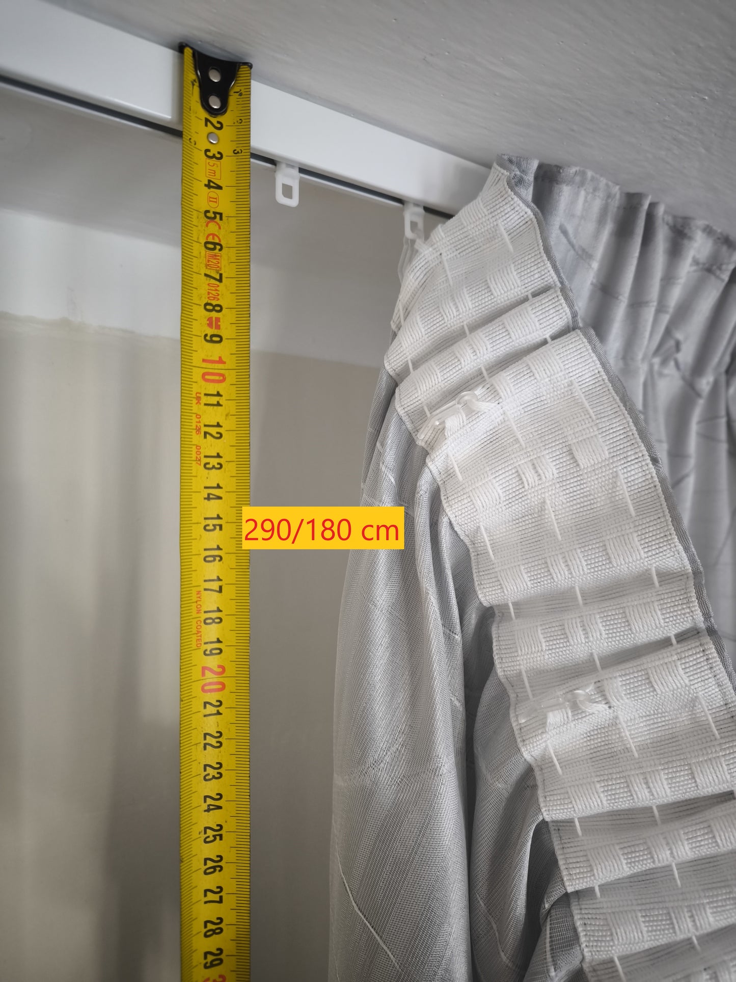 Tenda pronta da appendere, con larghezza 280 cm e altezza personalizzabile.