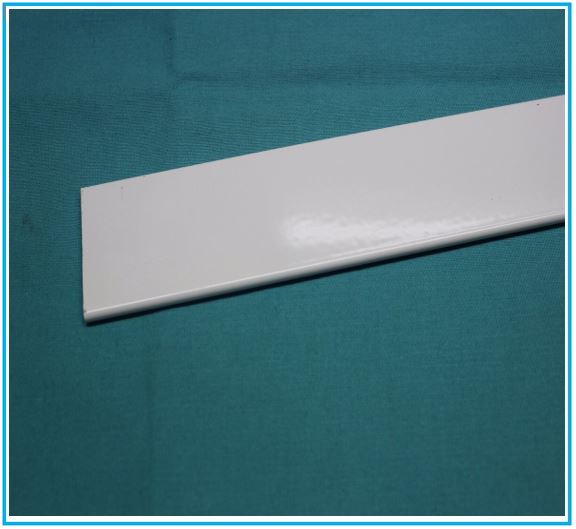 Piattina in alluminio bianca per tende tese, altezza 3 cm, spessore 4 mm