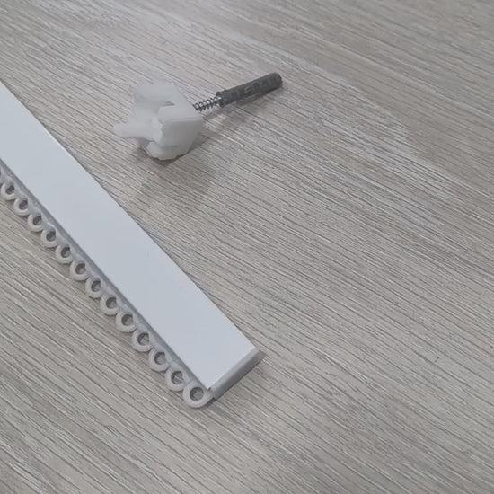 Video dimostrativo binario per tende in alluminio: montaggio a soffitto e apertura manuale