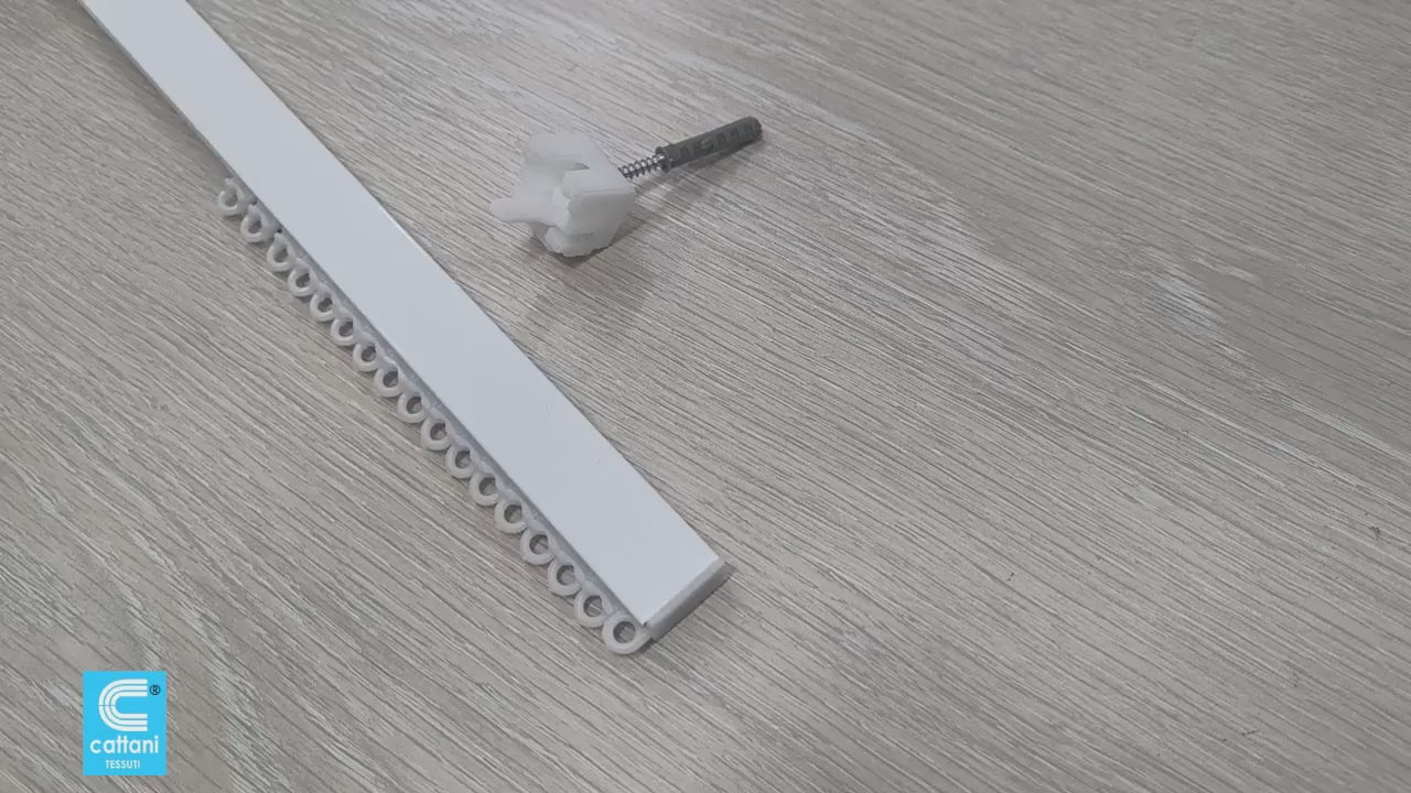 Video dimostrativo binario per tende in alluminio: montaggio a soffitto e apertura manuale