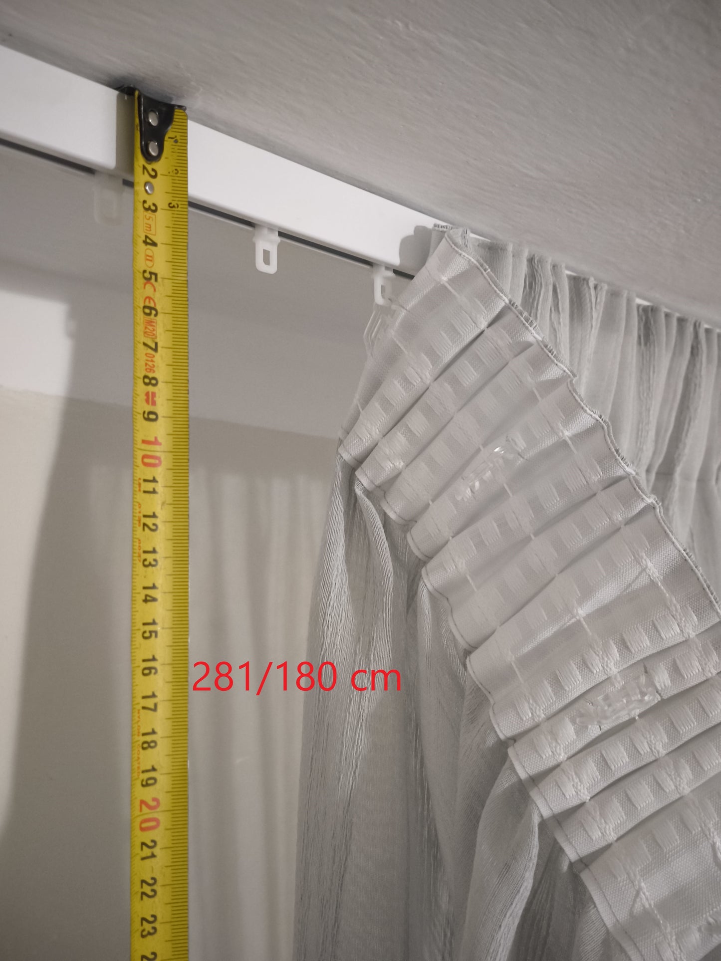 Guida alla misurazione dell’altezza della tenda, punto di riferimento per la presa della misura.